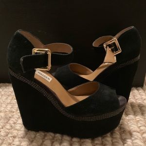 Steve Madden black suede wedges